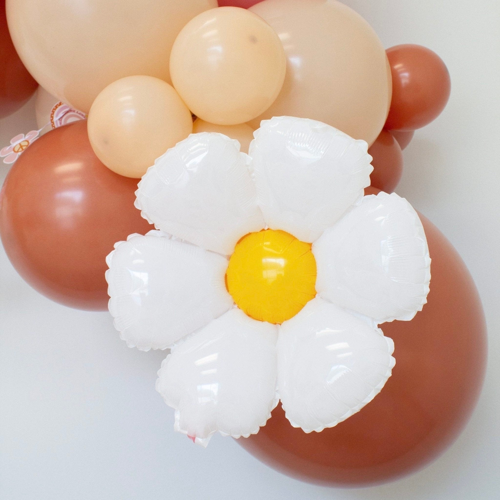 Groovy Daisy Flower Balloon 18" - bubblegum market