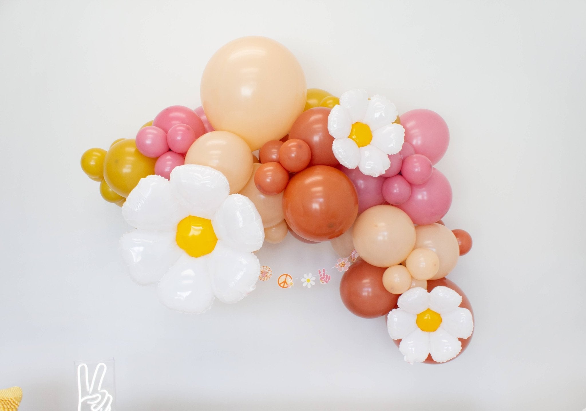 Groovy Daisy Flower Balloon 28" - bubblegum market