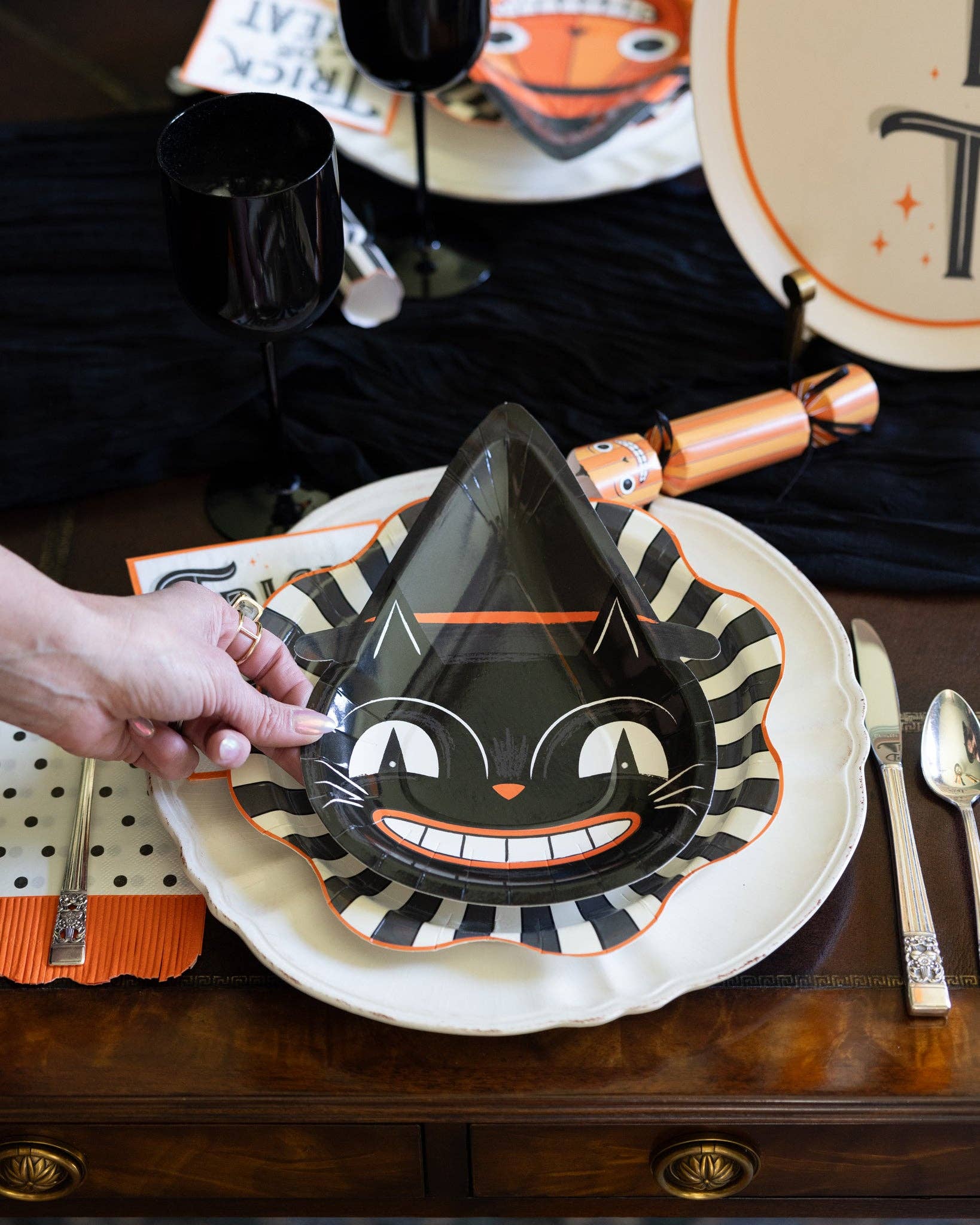 Halloween Characters Paper Plates 10" - bubblegum market