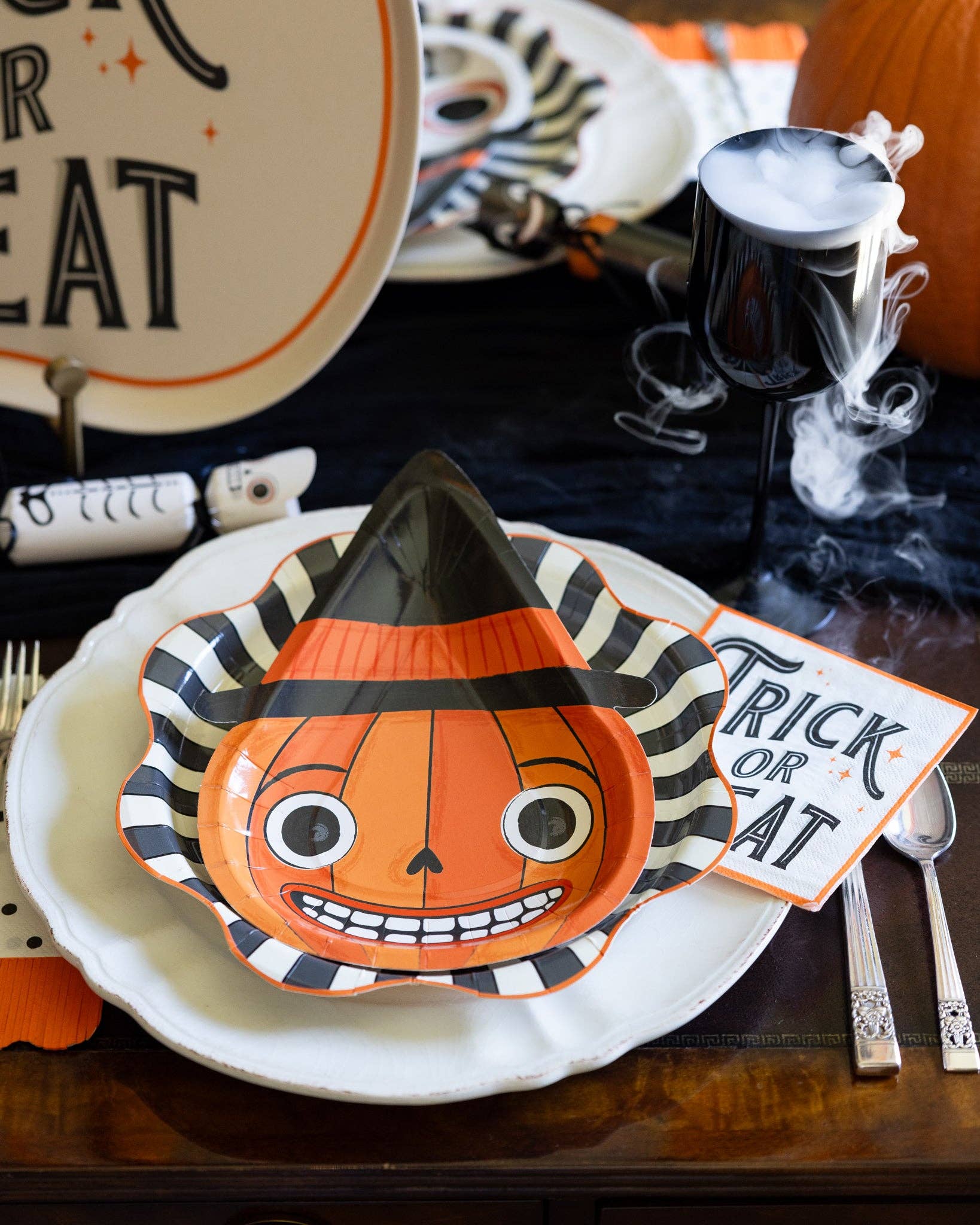 Halloween Characters Paper Plates 10" - bubblegum market