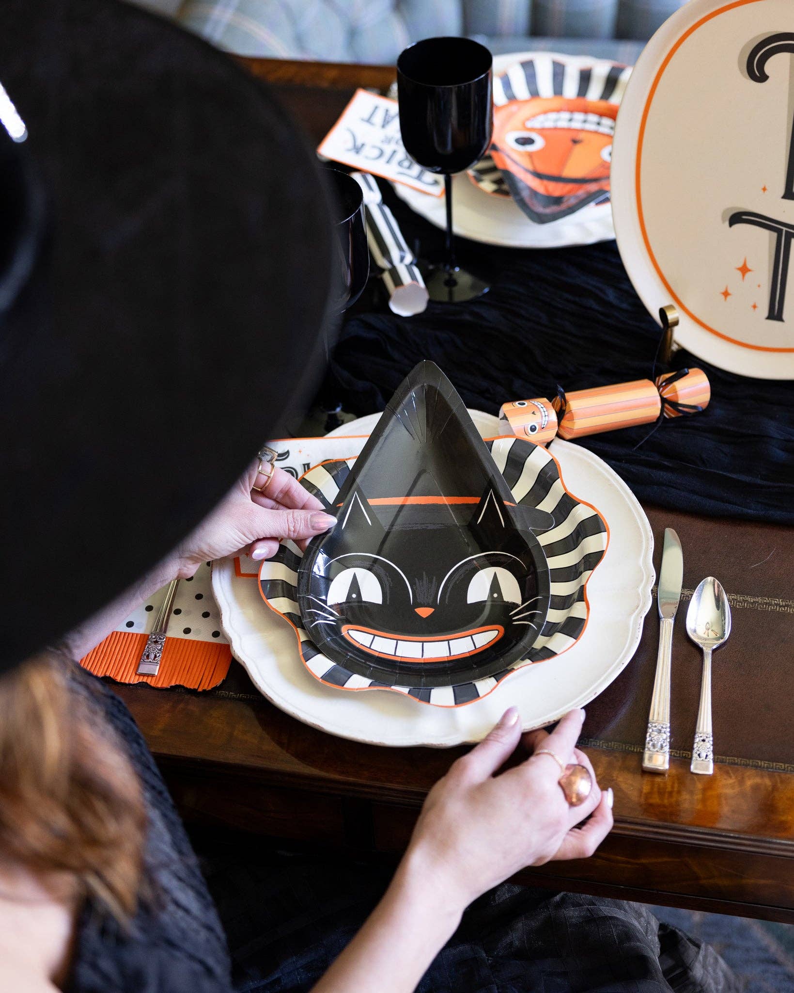 Halloween Characters Paper Plates 10" - bubblegum market
