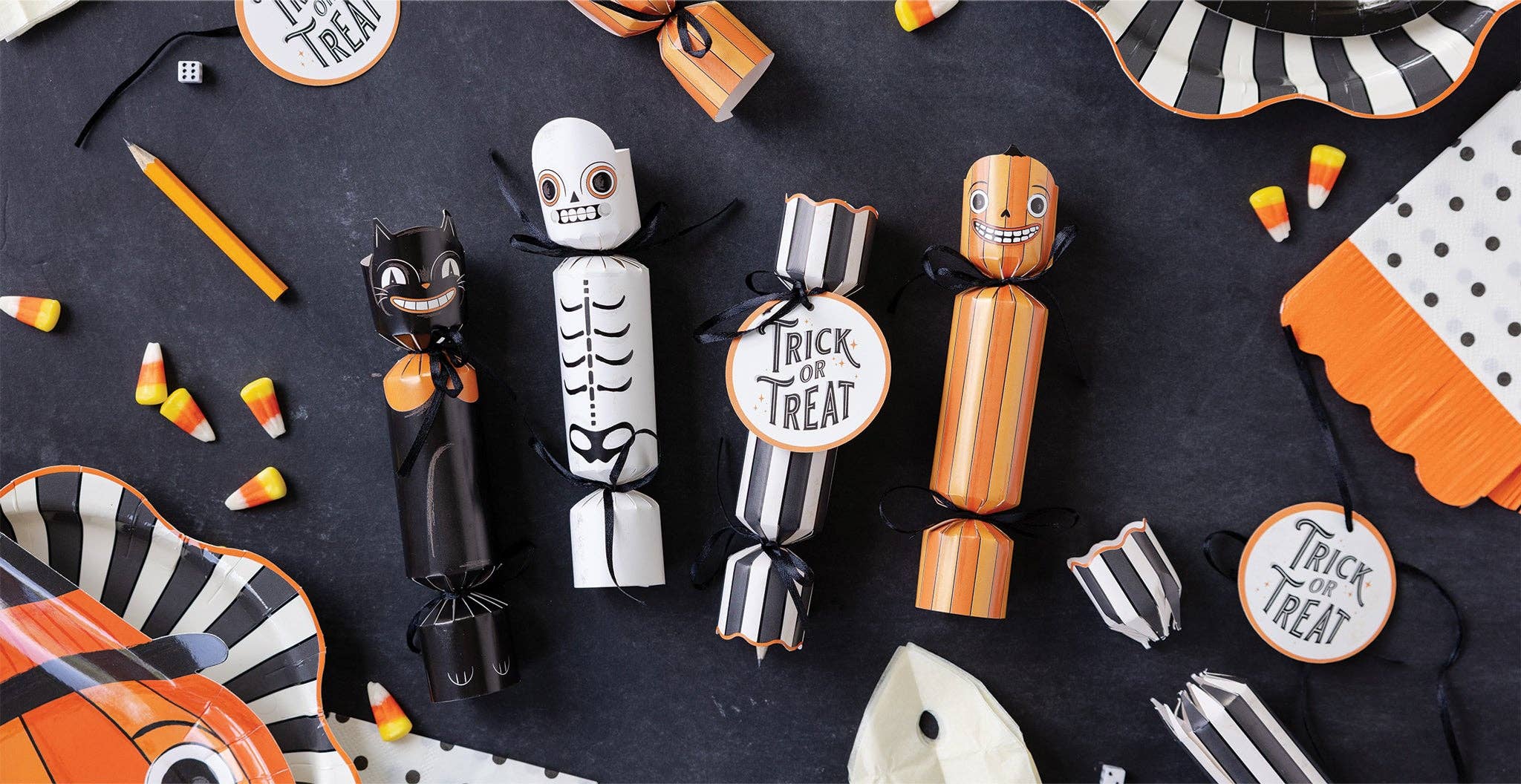 Halloween Characters Party Crackers - bubblegum market