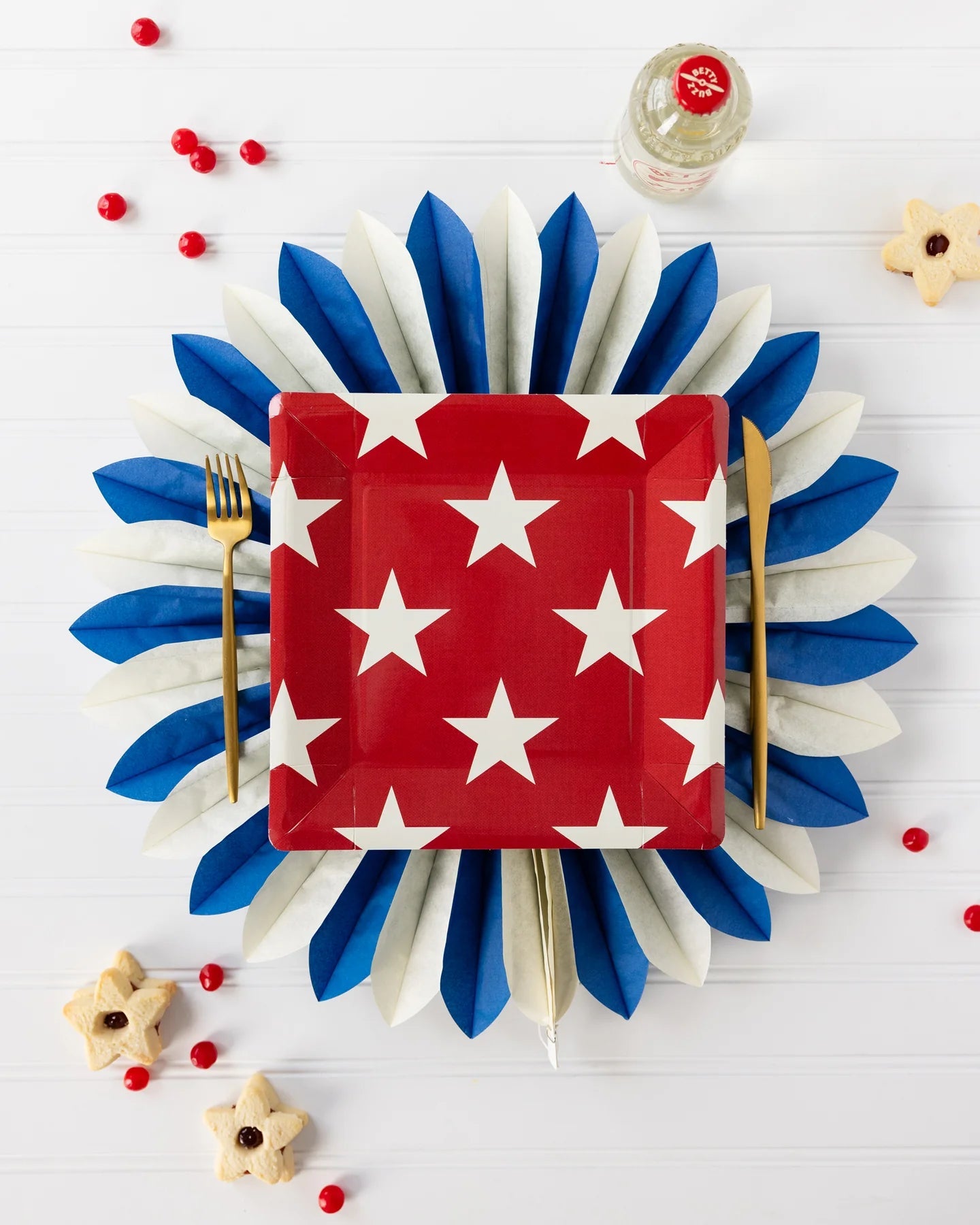 Hamptons Red Star Square Paper Plates 9" - bubblegum market