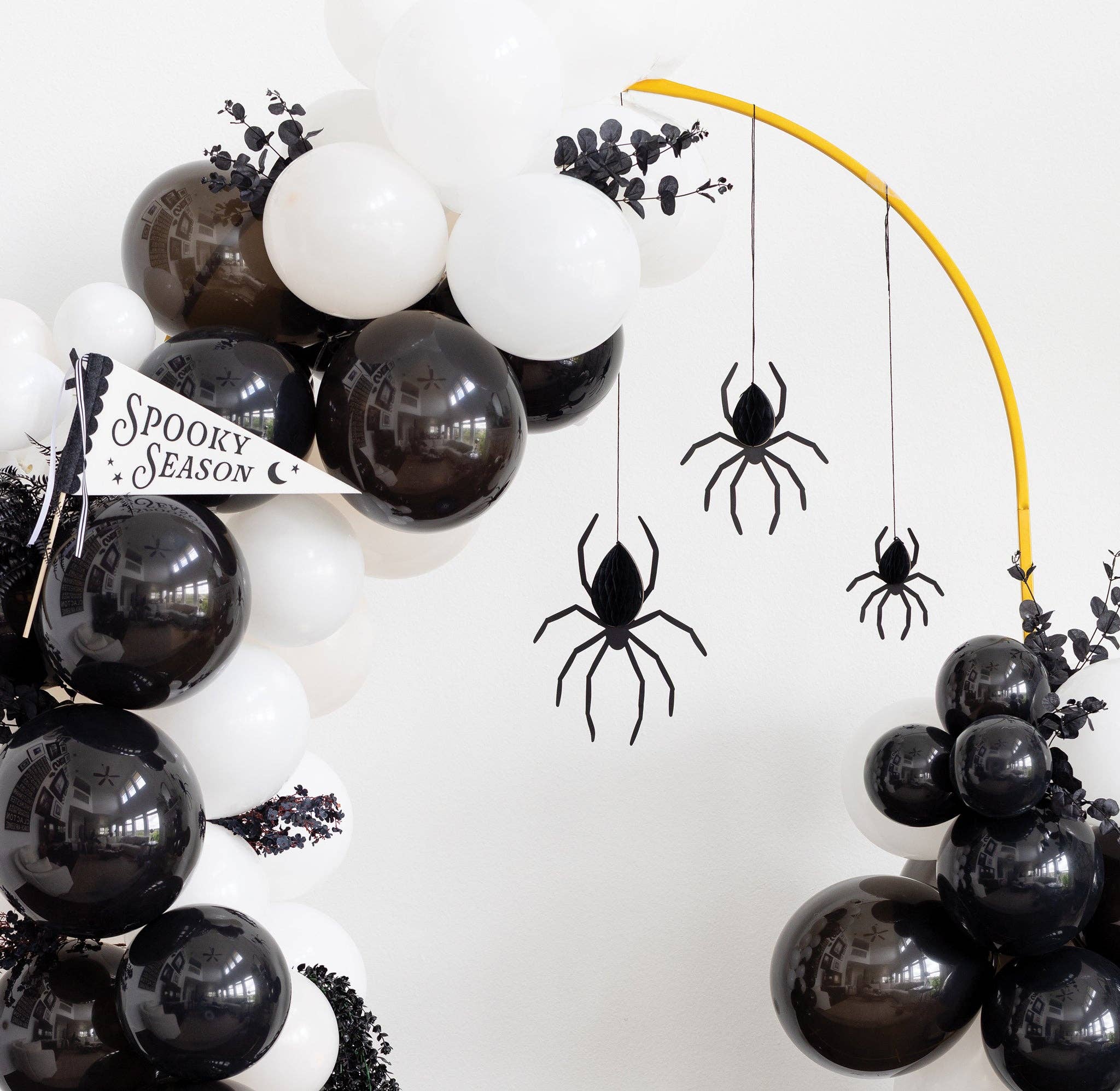 Hanging Honeycomb Spiders - bubblegum market
