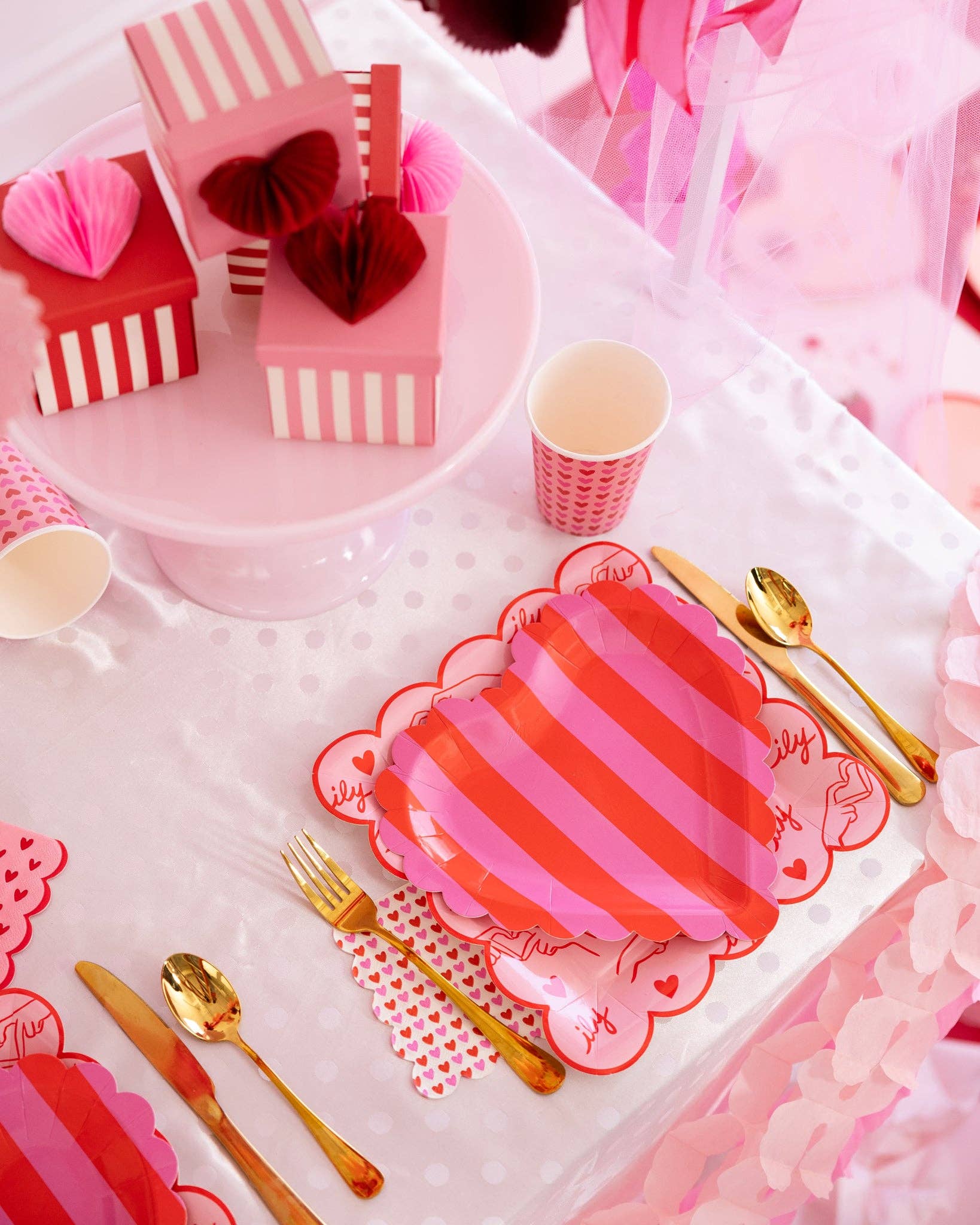 Hearts Scalloped Cocktail Napkins - bubblegum market