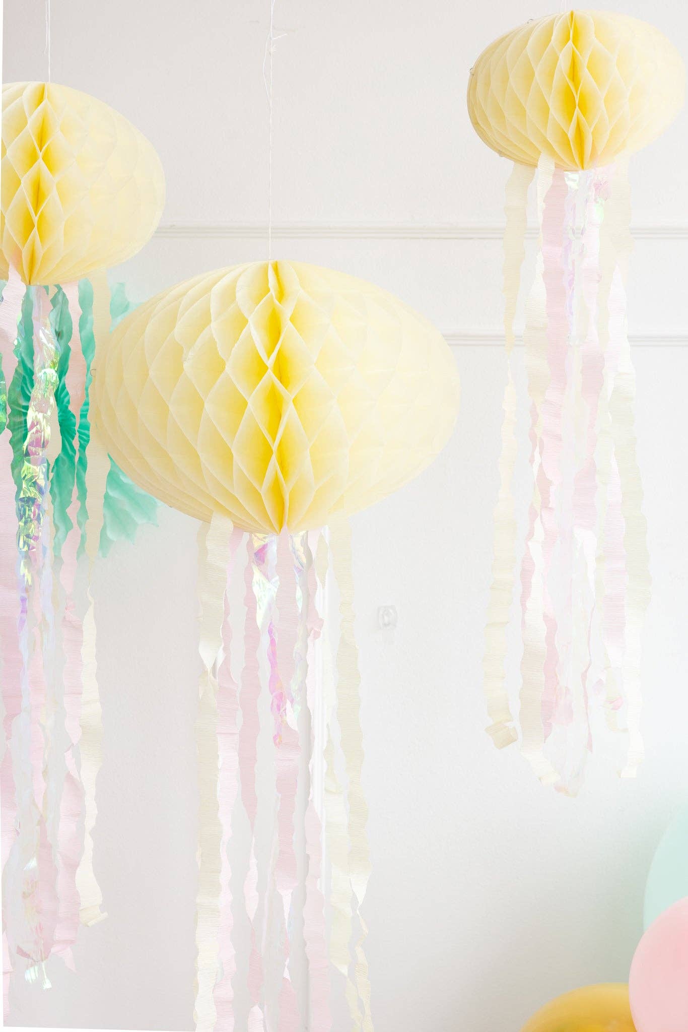 Honeycomb Jellyfish Set - bubblegum market