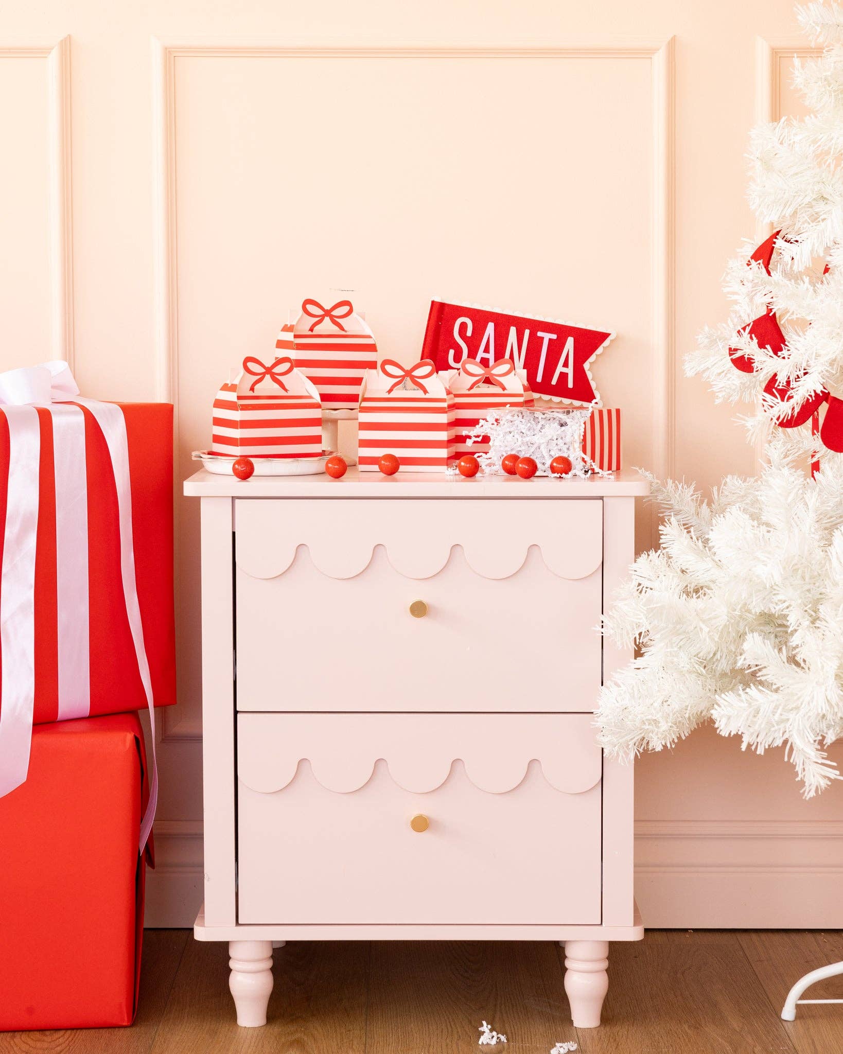 Red & Pink Holiday Gable Boxes - bubblegum market
