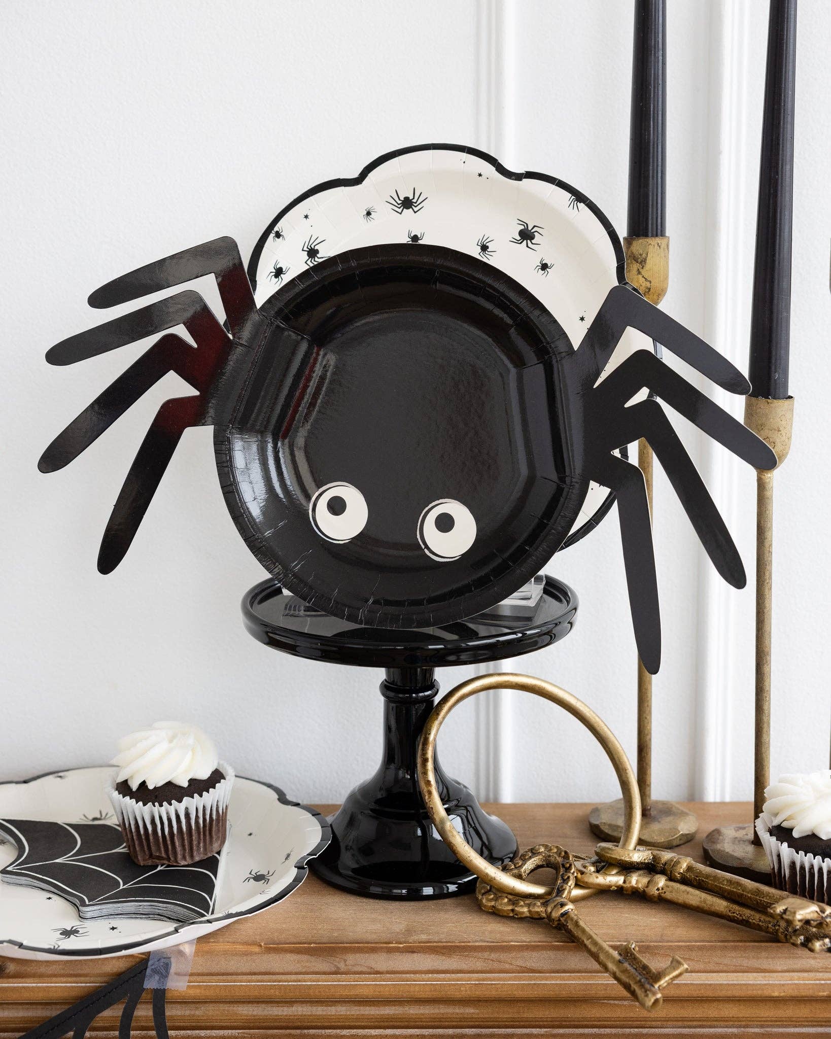 Tiny Spiders Paper Plates 9" - bubblegum market