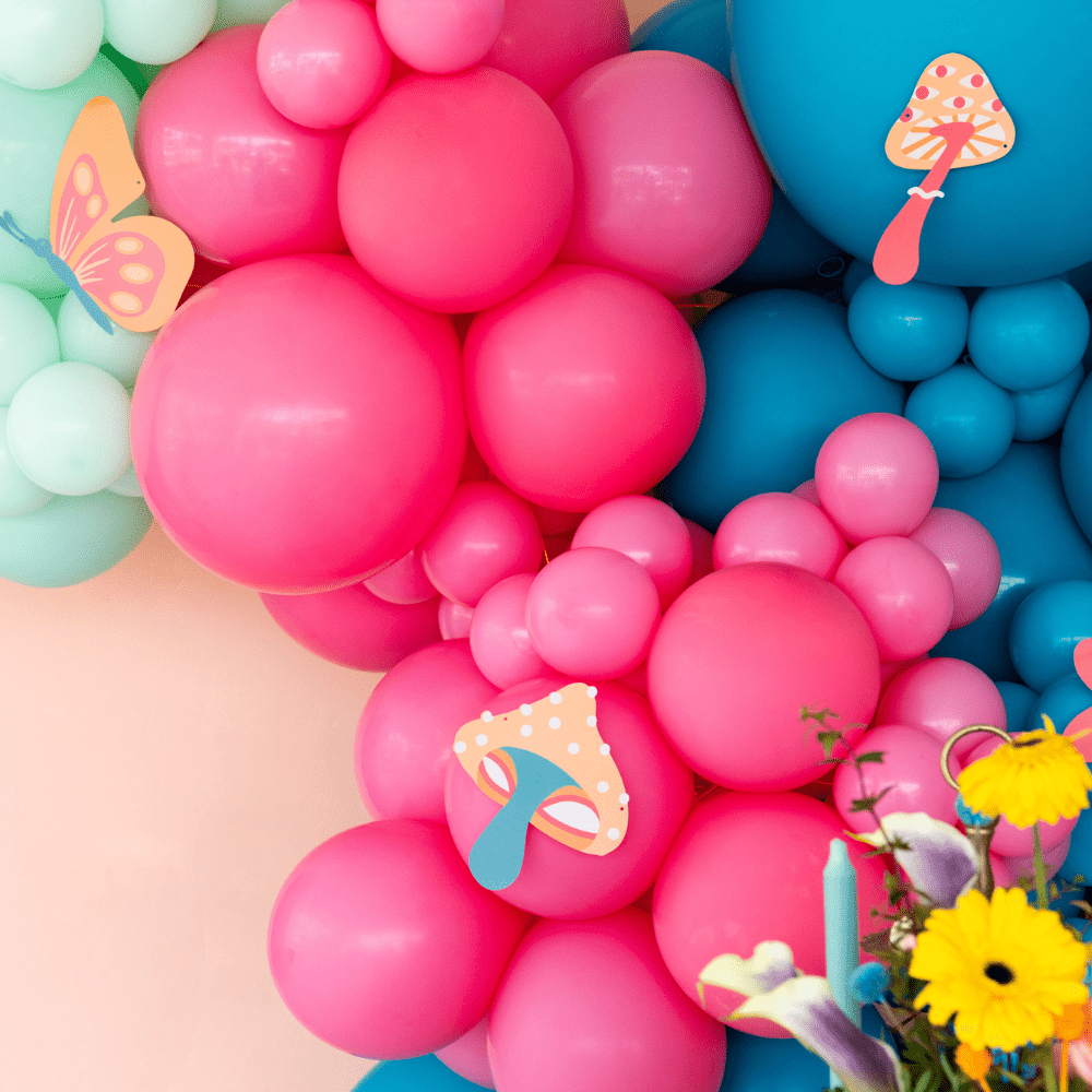 Alice Thingamajigs Party Decorations / Banner - bubblegum market