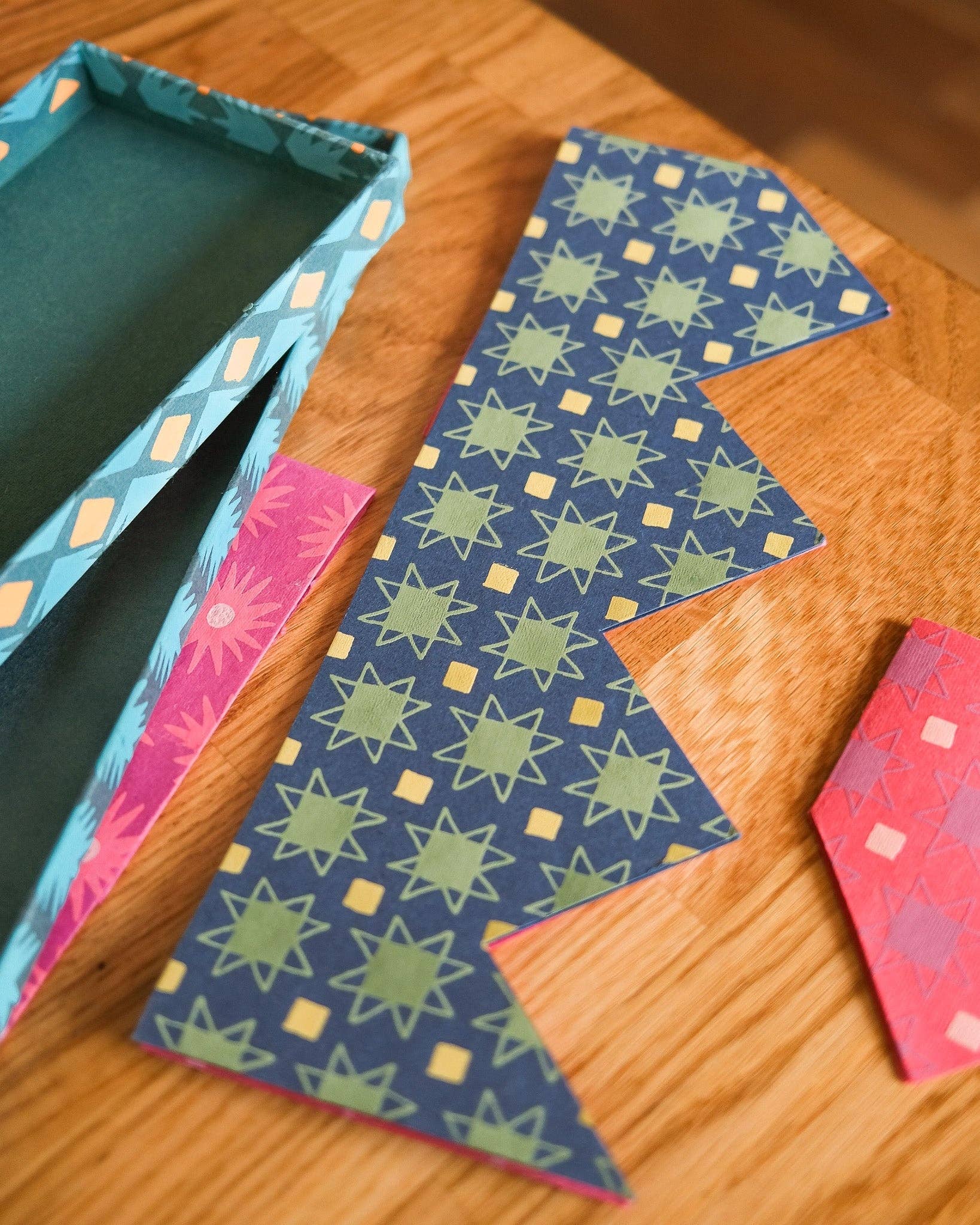 Blue & Green Paper Crowns - bubblegum market