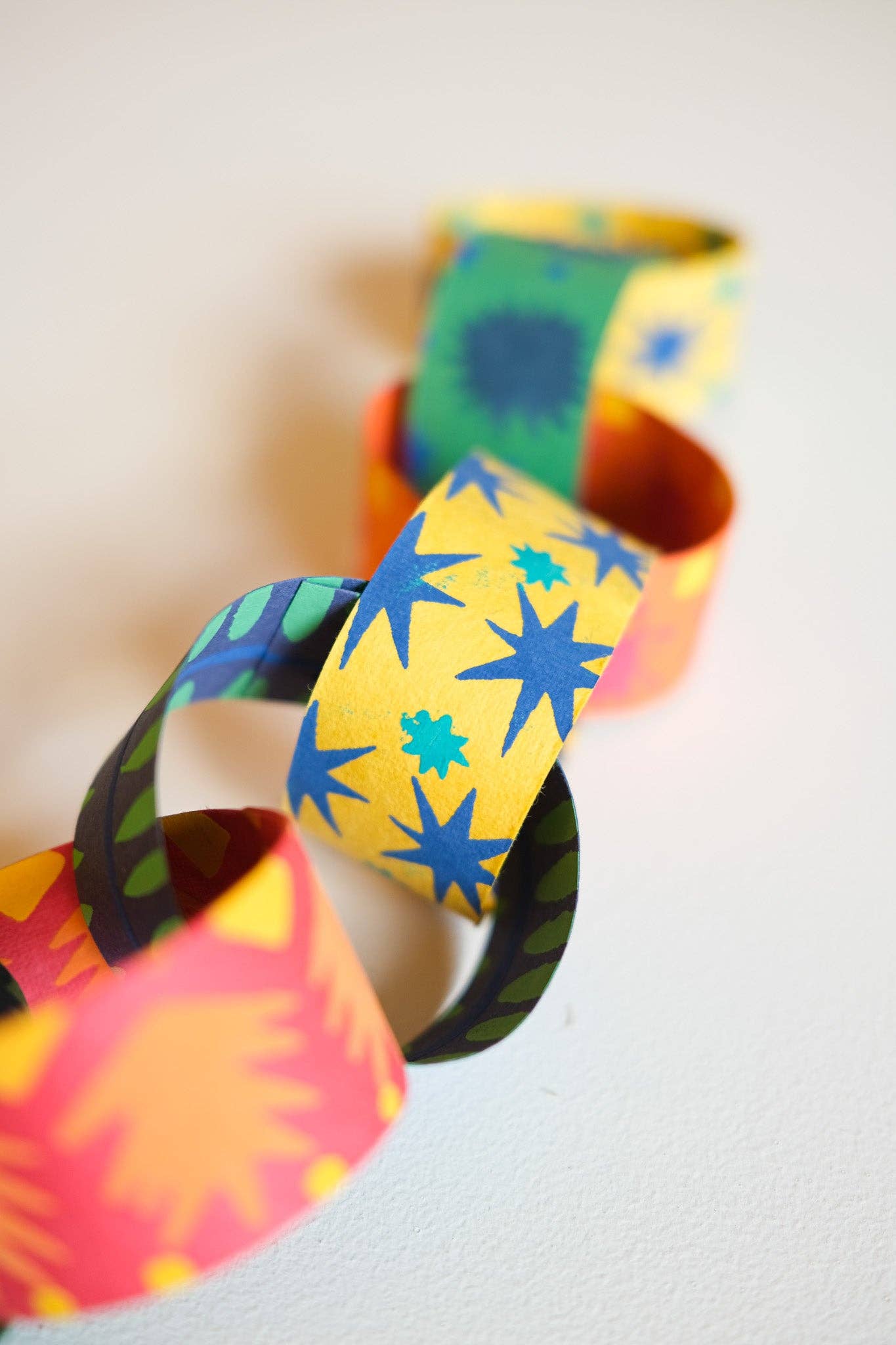 Celebration Multicolored Paper Chain Kit - bubblegum market