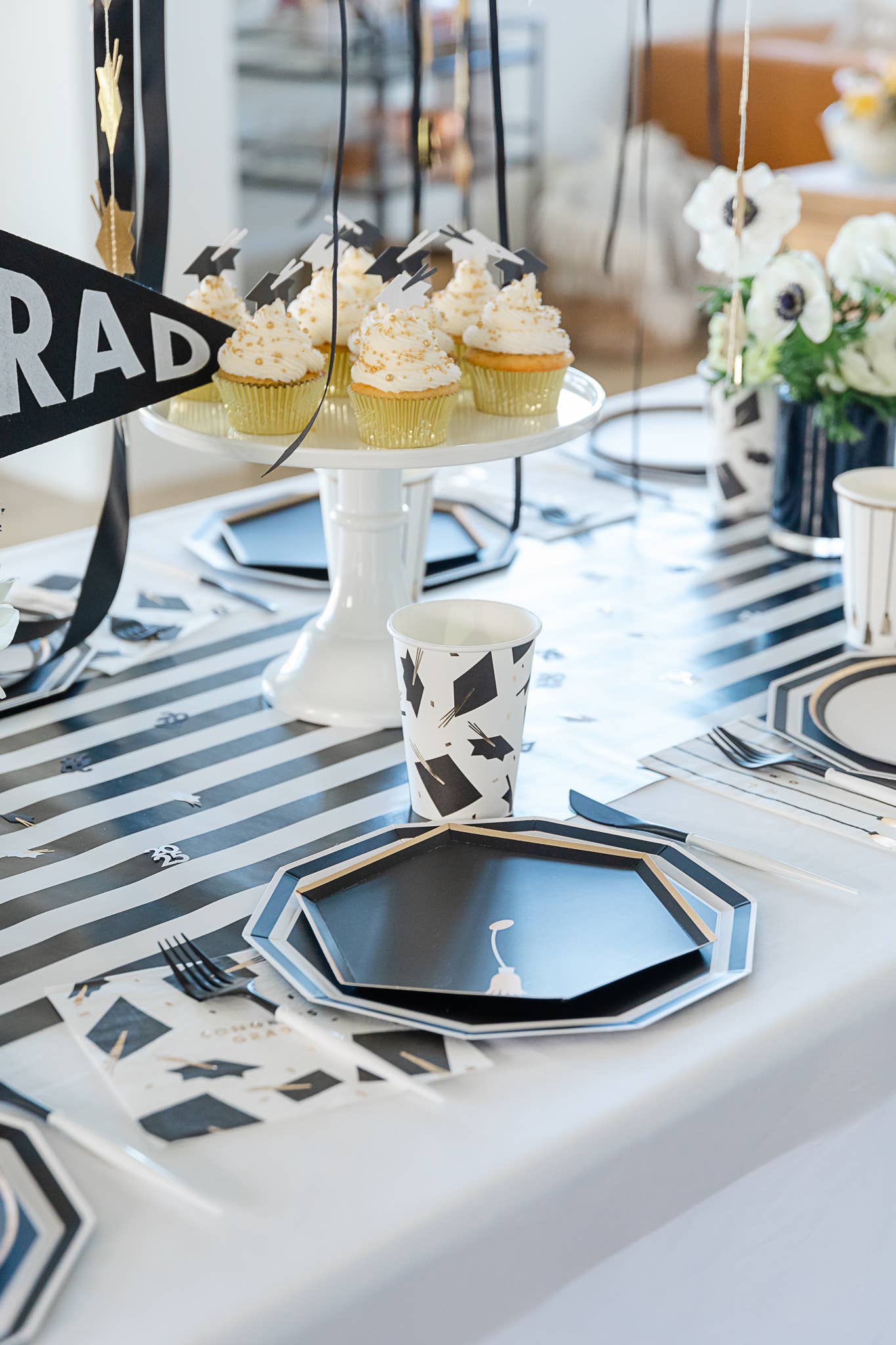 Graduation Hat Garland - bubblegum market