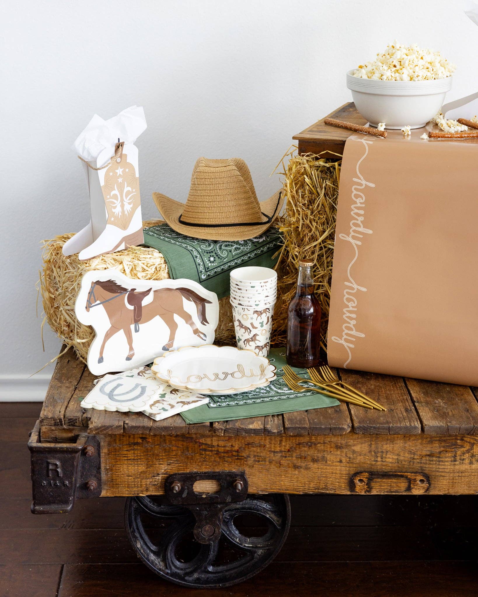 Howdy Paper Table Runner - bubblegum market