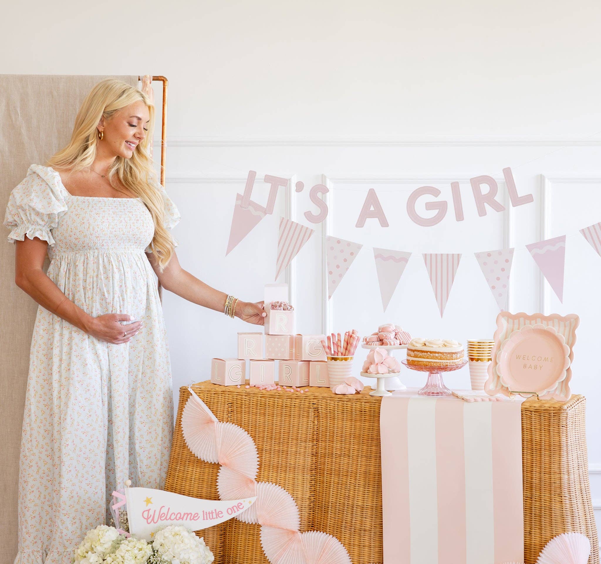 "IT'S A GIRL" Baby Pink Banner Set - bubblegum market