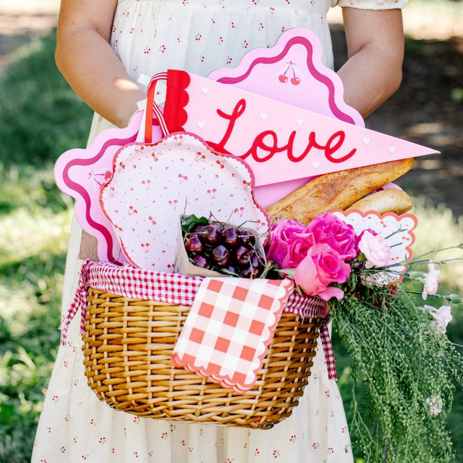 MA CHERIE Tossed Cherry Paper Plates 10" - bubblegum market