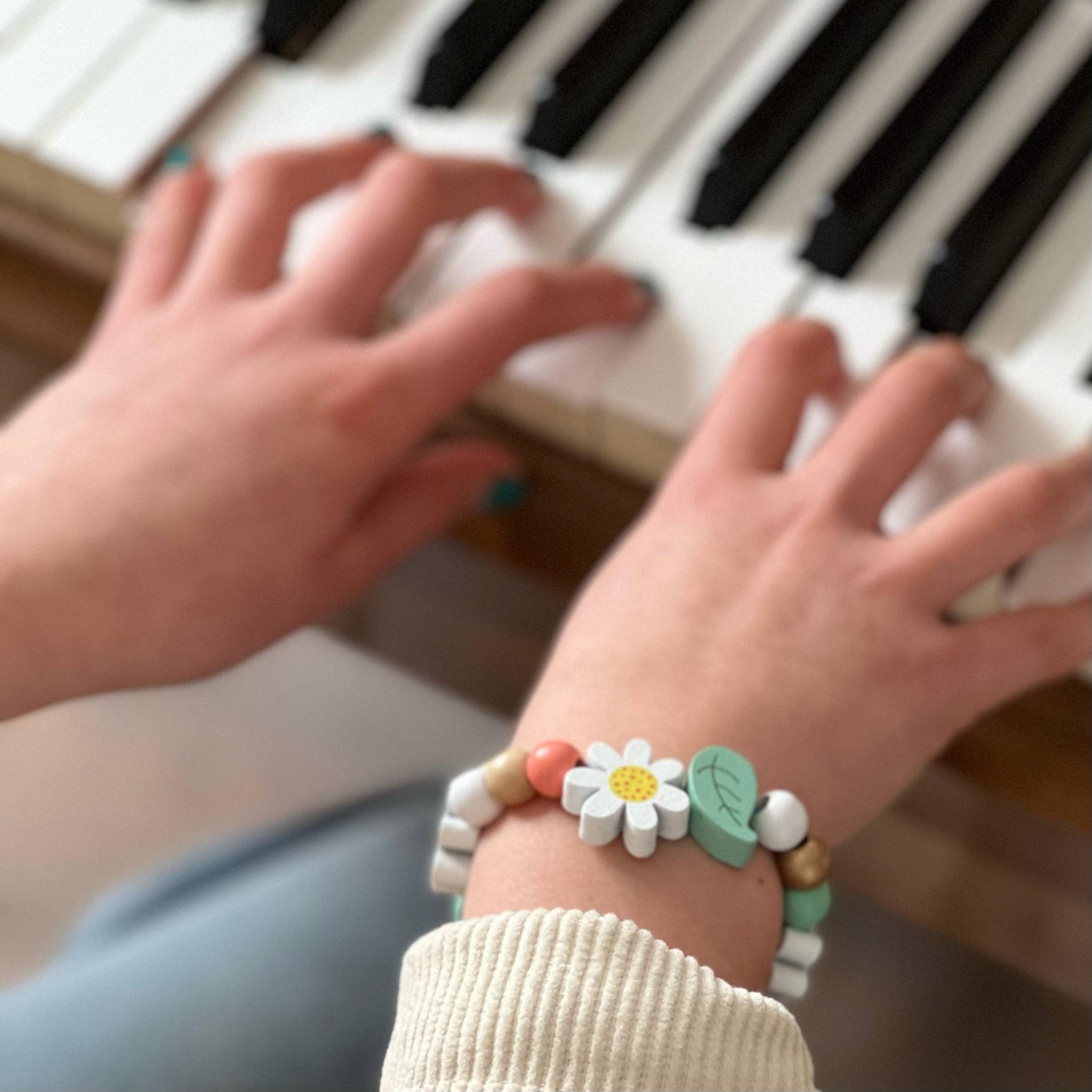 Make Your Own Daisy Chain Bracelet - bubblegum market