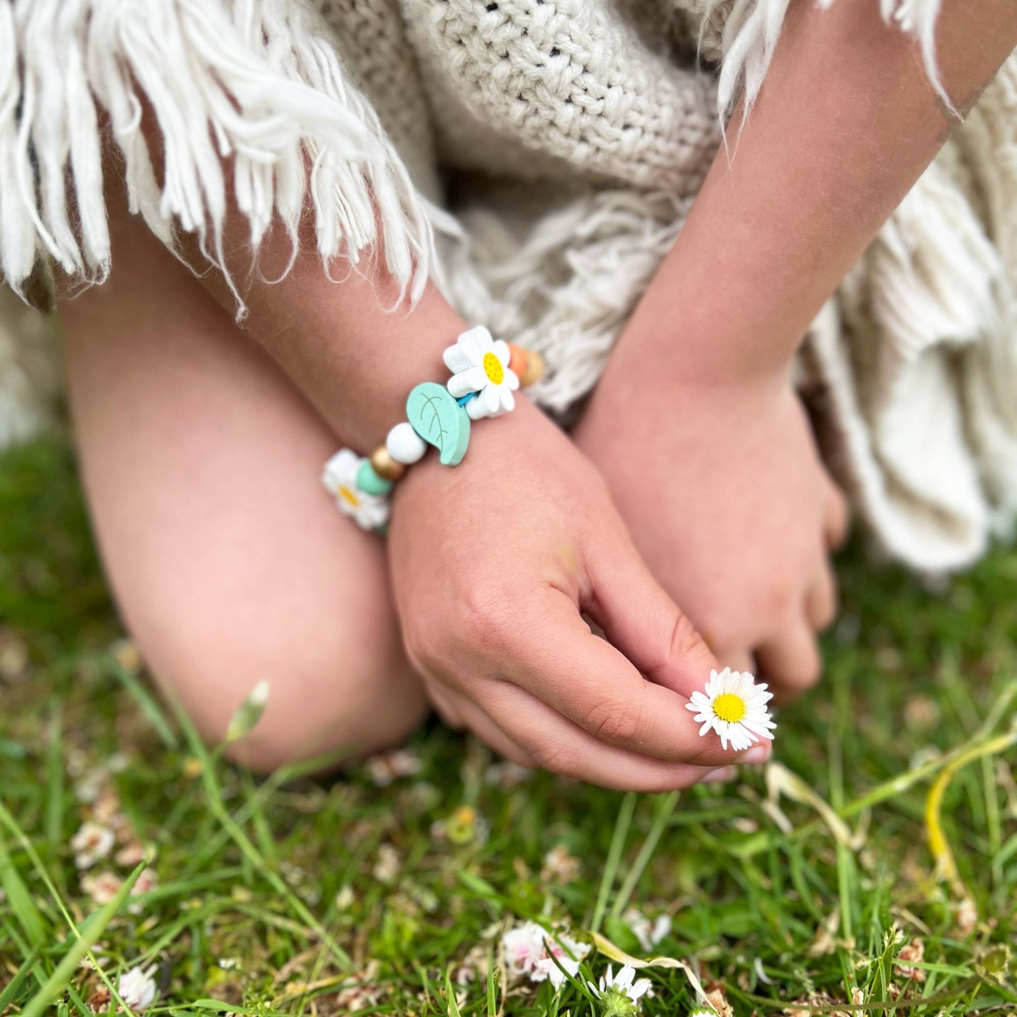 Make Your Own Daisy Chain Bracelet - bubblegum market