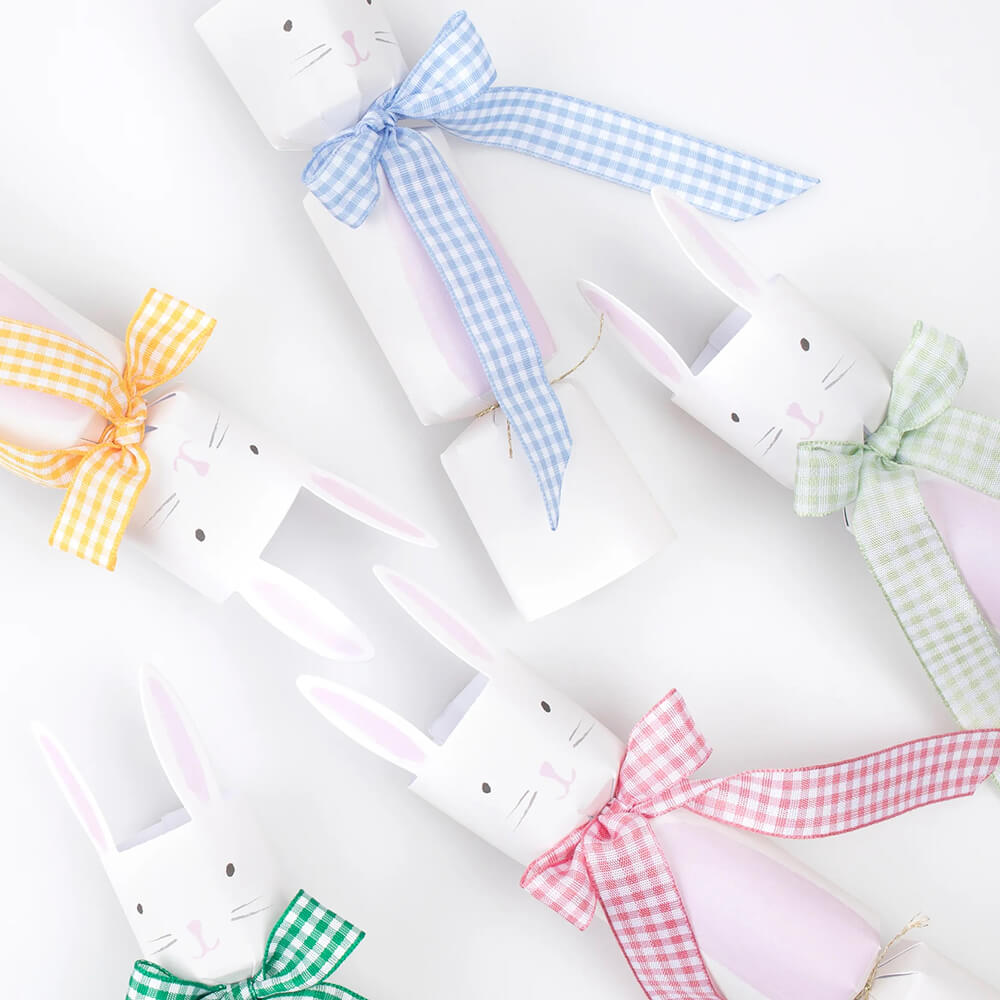 meri-meri-party-gingham-bow-bunny-easter-crackers-styled