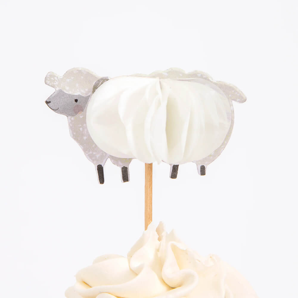 meri-meri-party-on-the-farm-cupcake-kit-honeycomb-sheep-topper