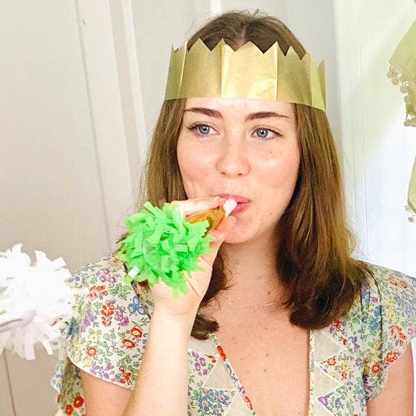 Metallic Gold Tissue Paper Crowns (8ct) - bubblegum market