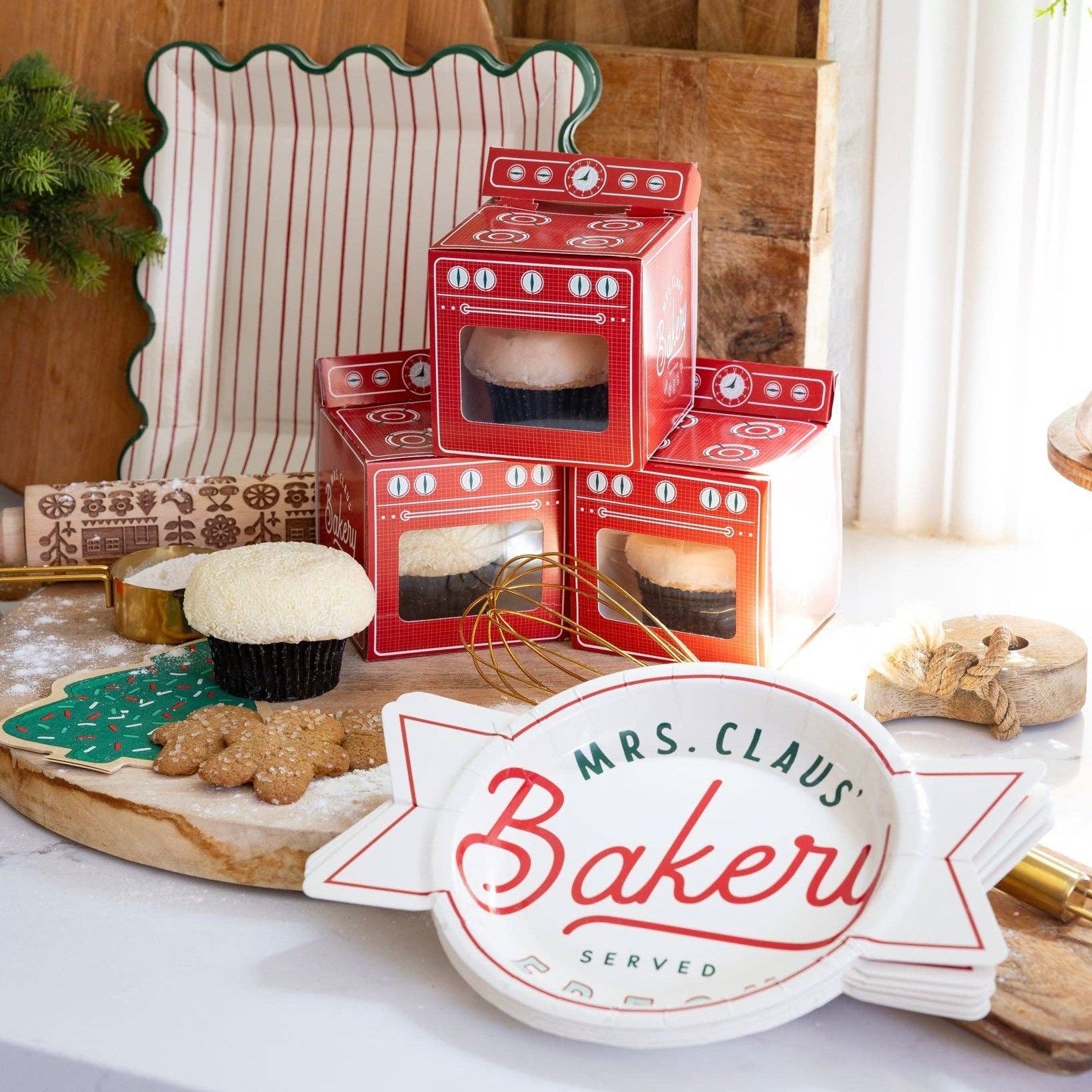 Mrs Claus' Bakery Plates 10" - bubblegum market