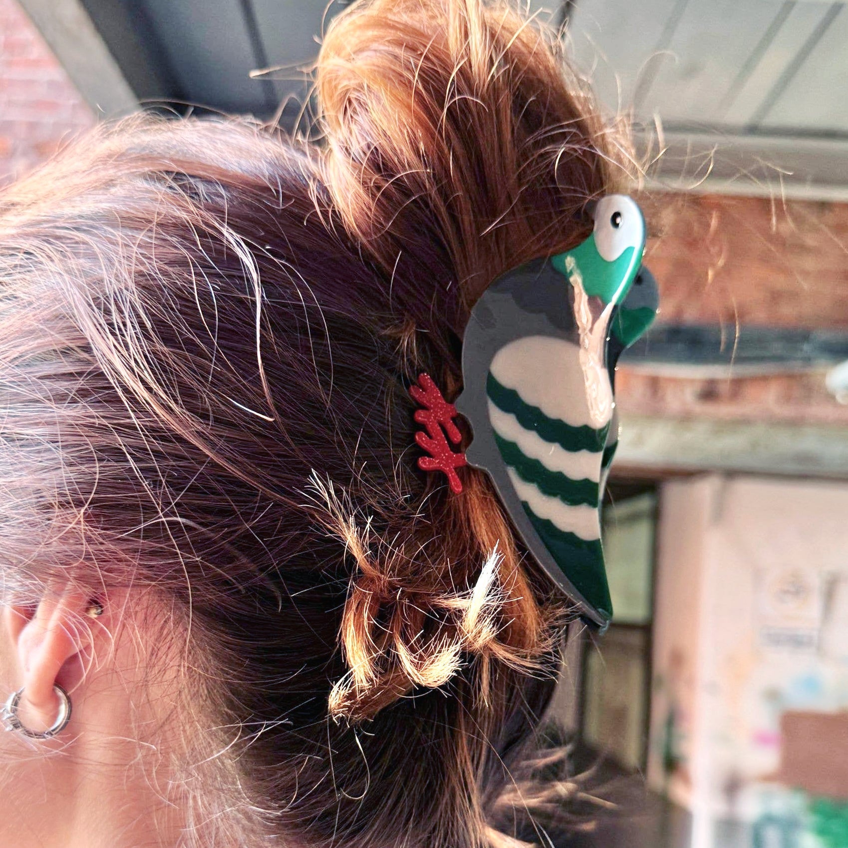 Pigeon Hair Claw - bubblegum market