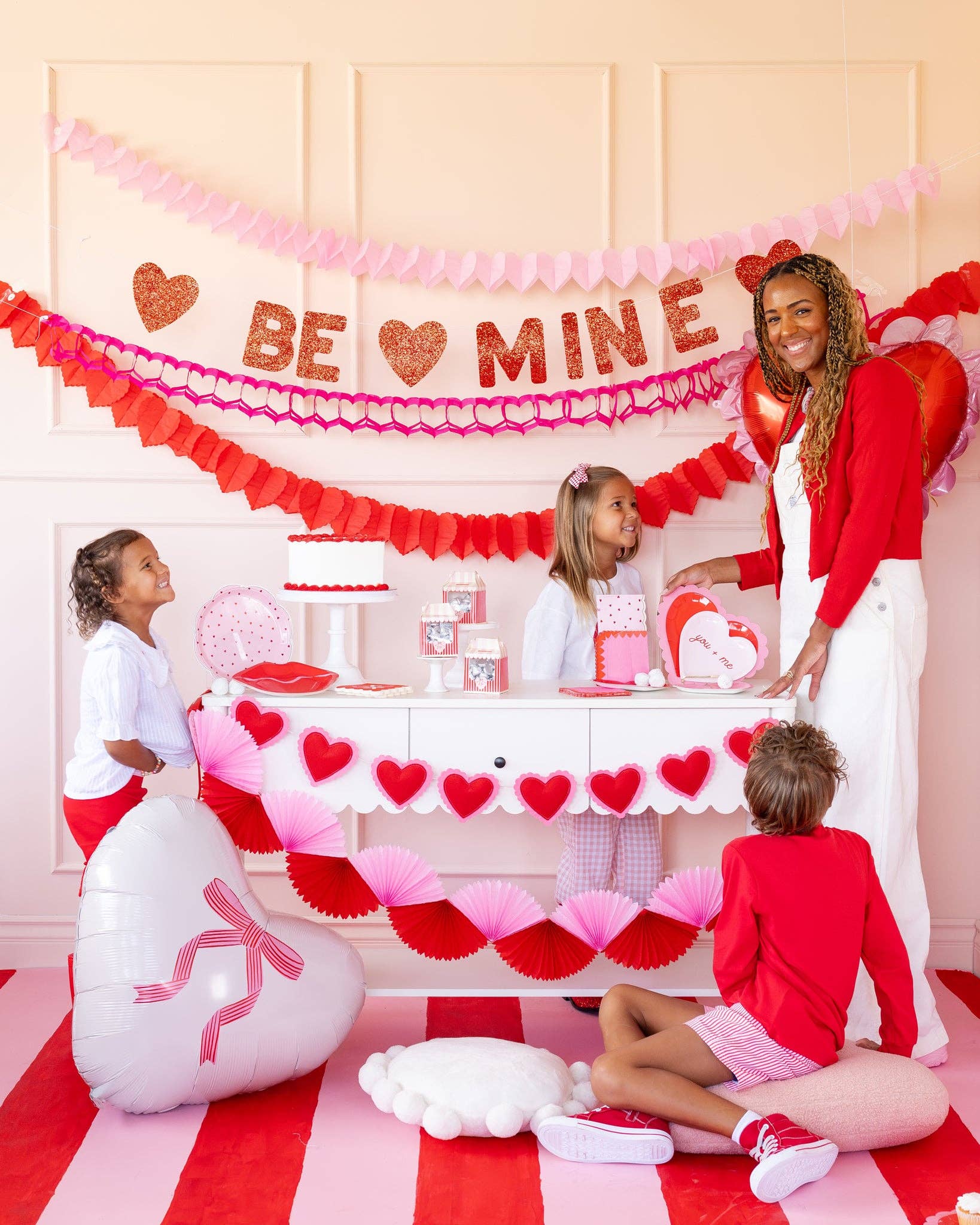 Red & Pink Scalloped Heart - Shaped Plates 10" - bubblegum market