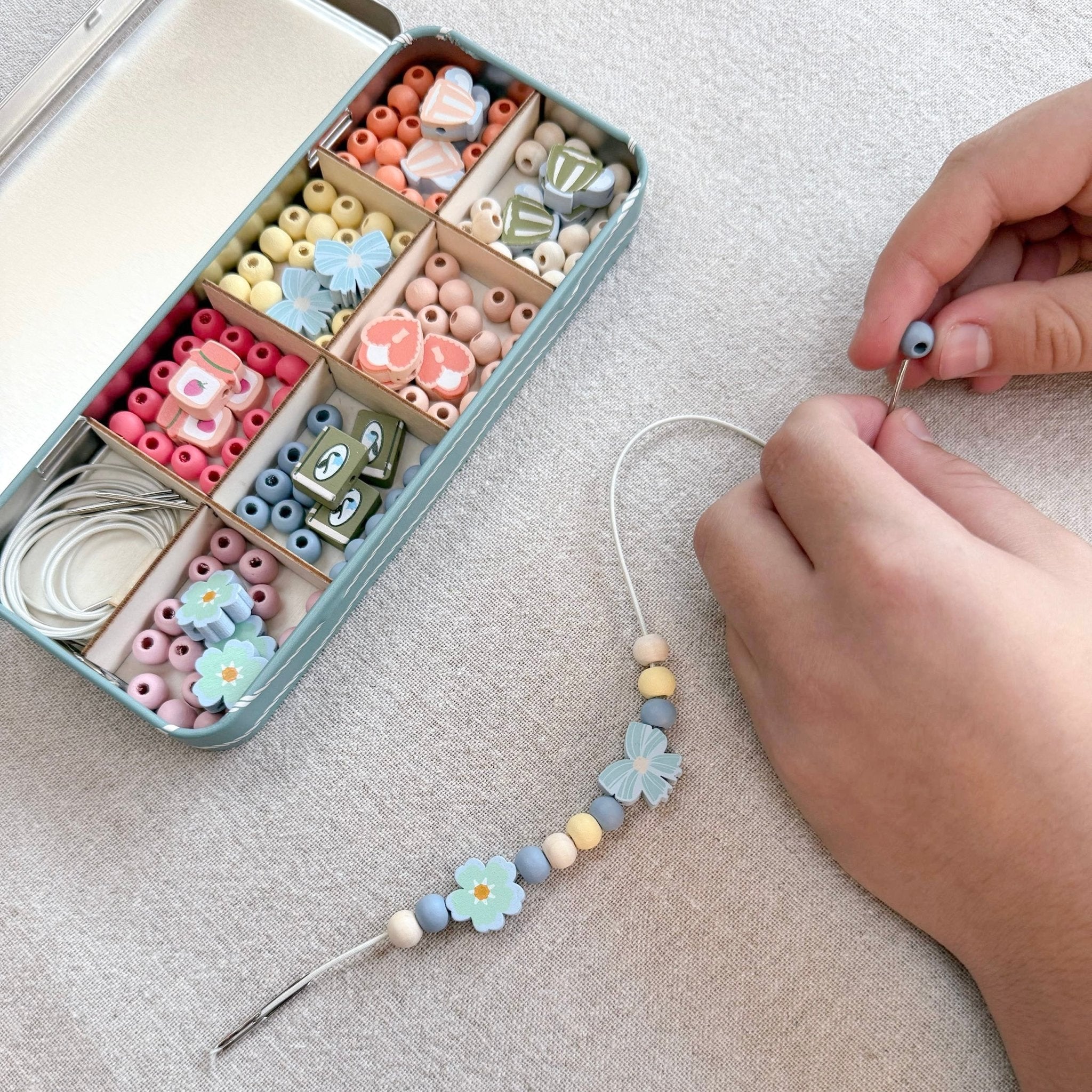 Tiny Trinkets Beading Kit - bubblegum market