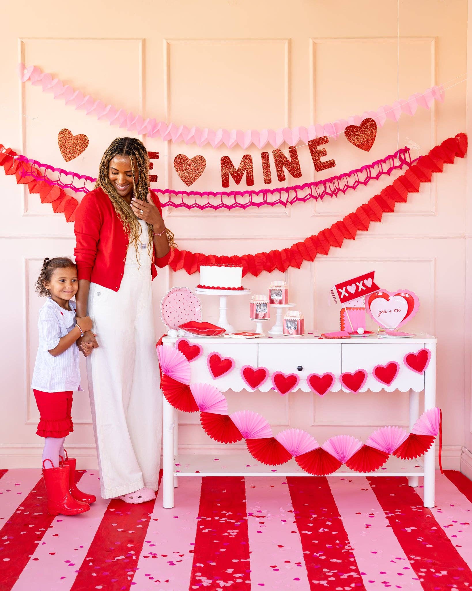 VAL1203 - Puffy Heart Felt Banner - bubblegum market