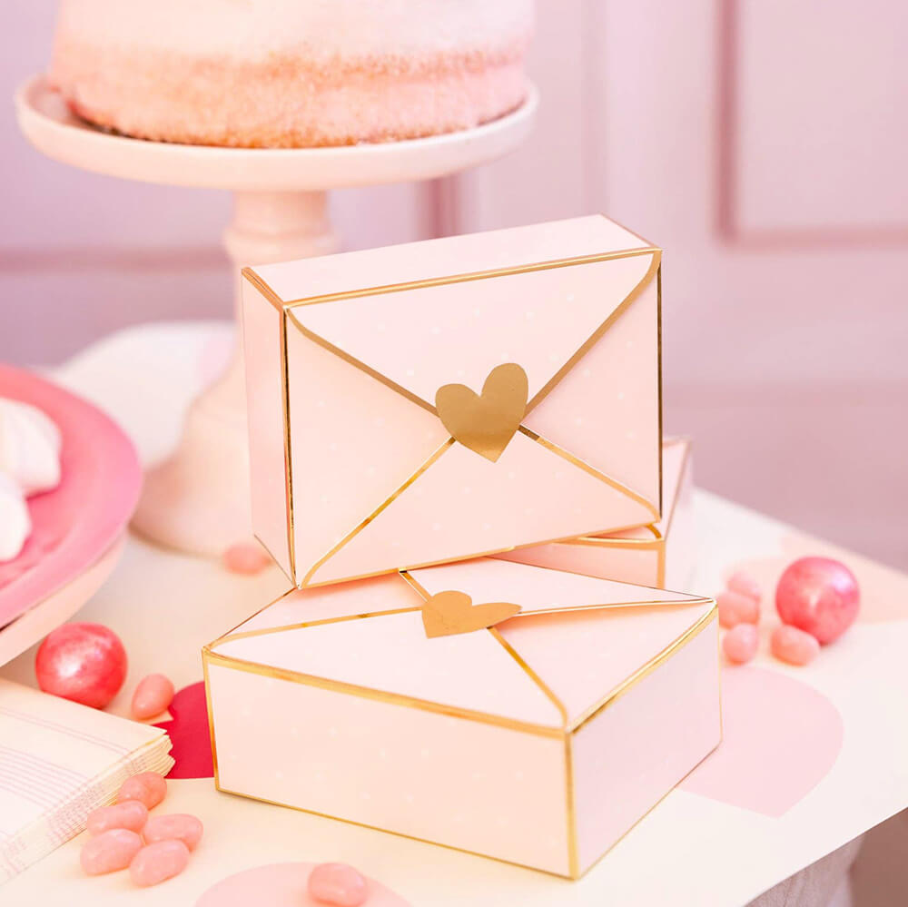valentine-party-pink-envelope-treat-boxes-styled