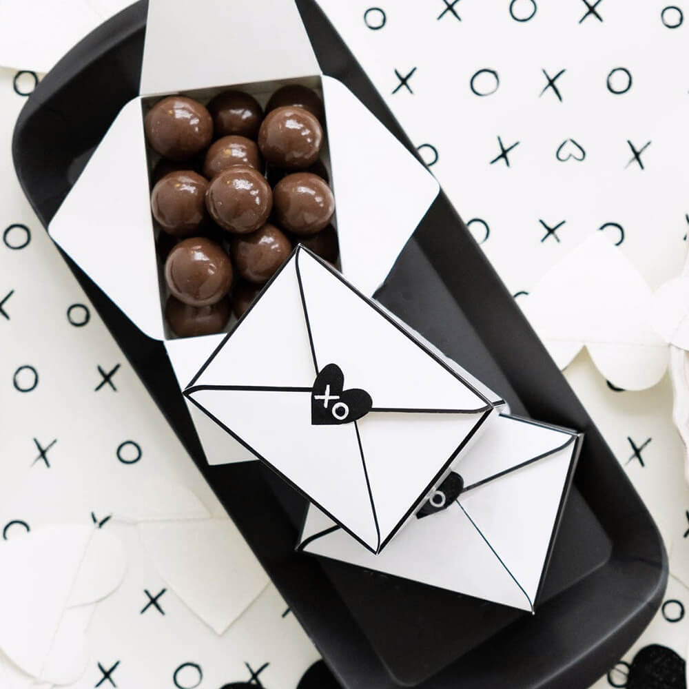 valentines-day-black-white-envelope-treat-boxes-styled