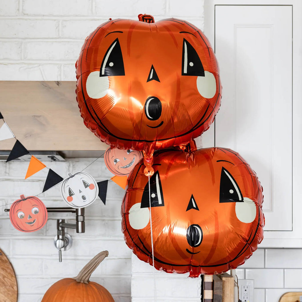 vintage-halloween-jack-o-lantern-pumpkin-shaped-mylar-balloon-styled