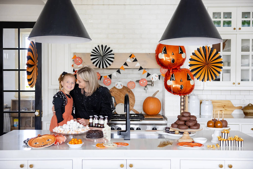 vintage-halloween-jack-o-lantern-pumpkins-and-felt-pennant-banner-set-styled-kitchen