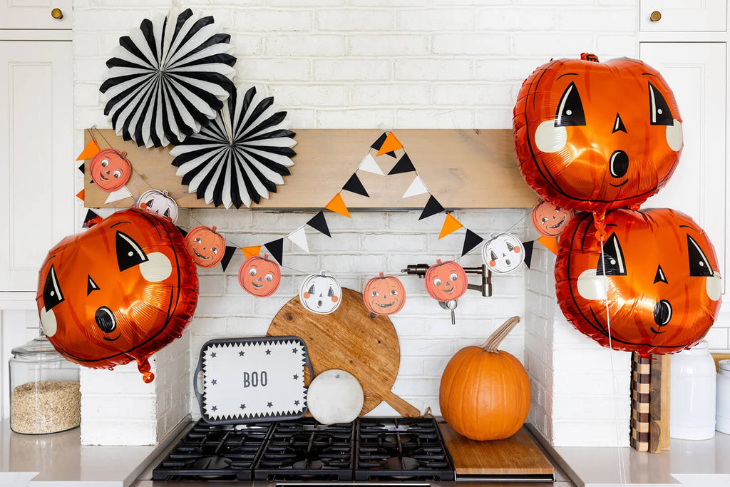 vintage-halloween-jack-o-lantern-pumpkins-and-felt-pennant-banner-set-styled