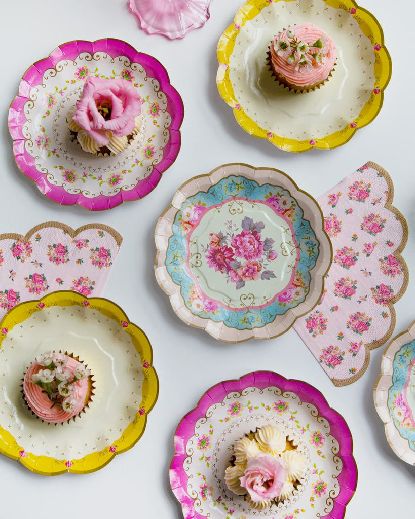 Truly Scrumptious Cake Plates