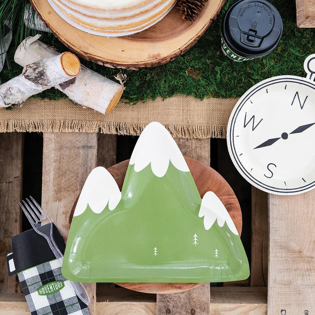 adventure-party-green-mountain-shaped-plates-table