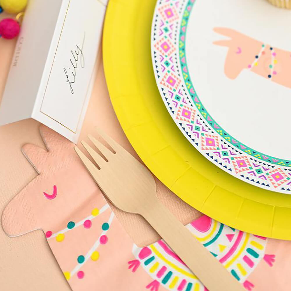 coterie-party-happy-llama-napkins-with-sunshine-yellow-classic-large-dinner-plates