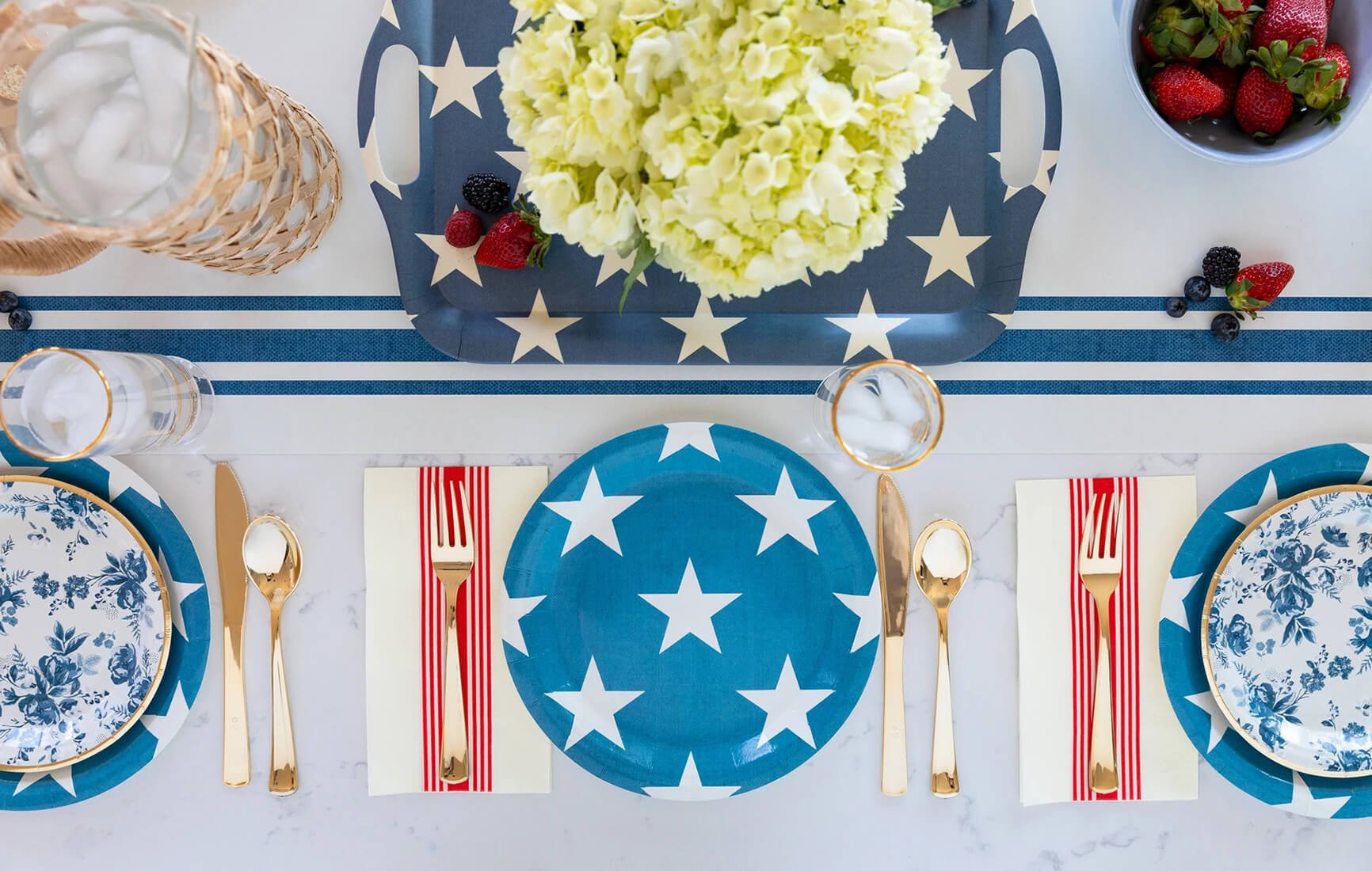 Hamptons Navy Star Paper Plates 9" - bubblegum market