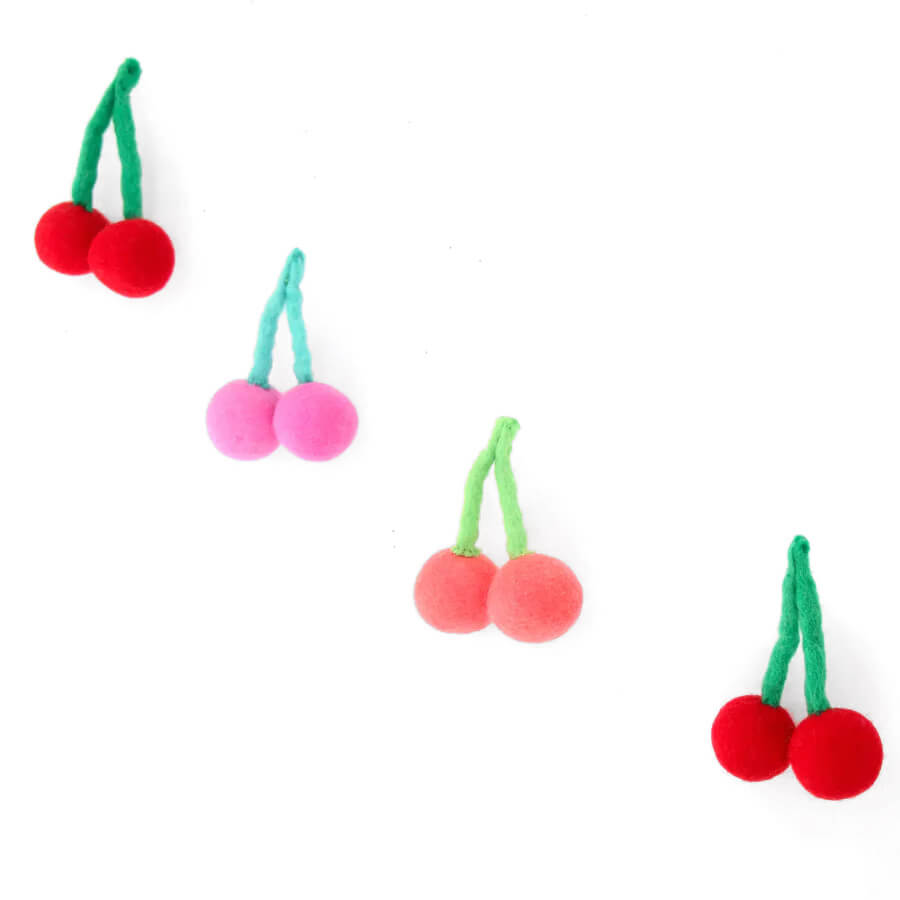 kailo-chic-felt-ball-cherries-felt-garland-for-valentines-day-close-up