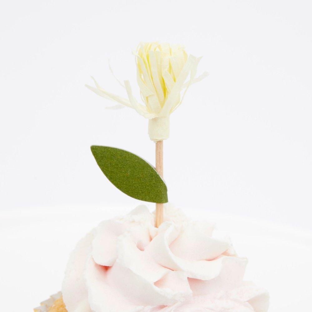       meri-meri-party-flower-bouquet-cupcake-kit-yellow