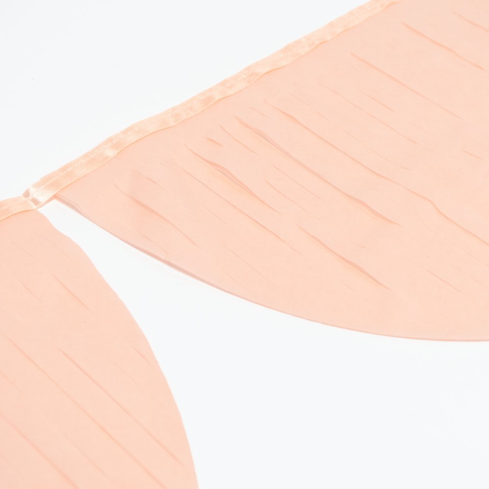 meri-meri-party-peach-tissue-paper-scalloped-garlands-close-up