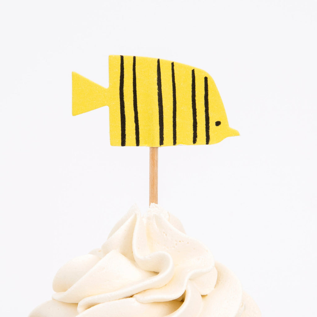 meri-meri-party-under-the-sea-cupcake-kit-yellow-fish