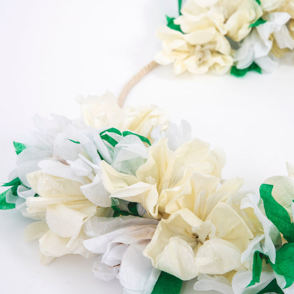 meri-meri-party-white-blossom-garland-close-up-detail