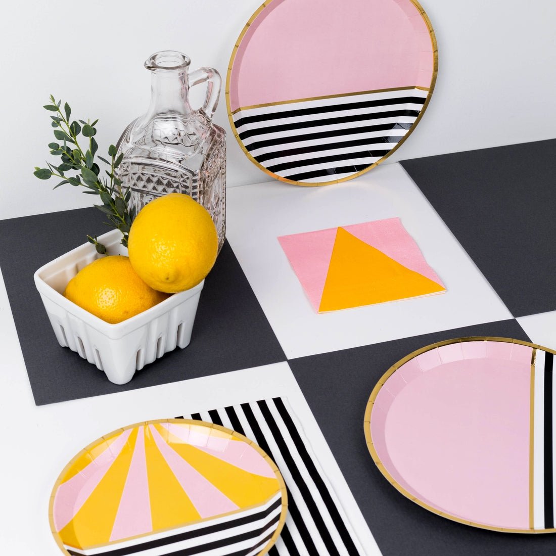 Mod About You Petite Paper Plates 7in - bubblegum market