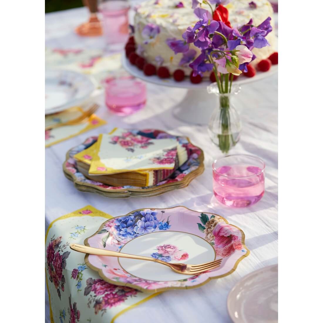 Truly Scrumptious Medium Floral Plates 8" - bubblegum market